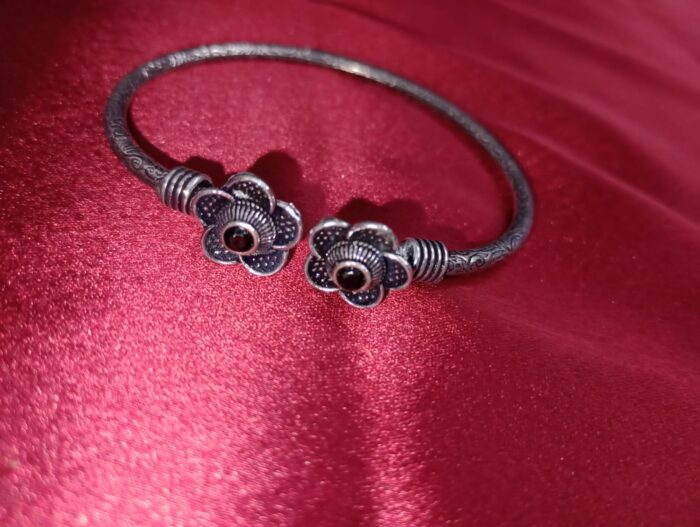 Premium oxidized Kada