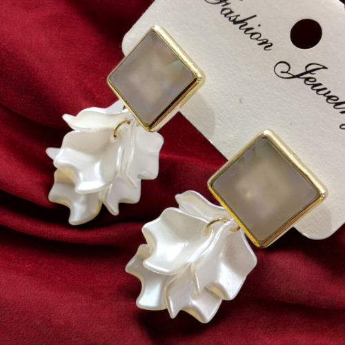Photoroom-20241026_183059.png Elegant Korean Flower Petal Studded Earrings
