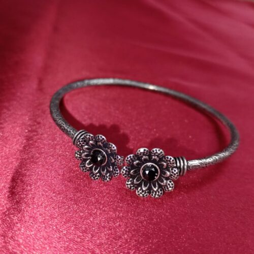 Premium oxidized kada
