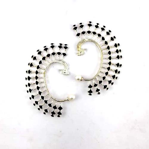 Ear cuff - black